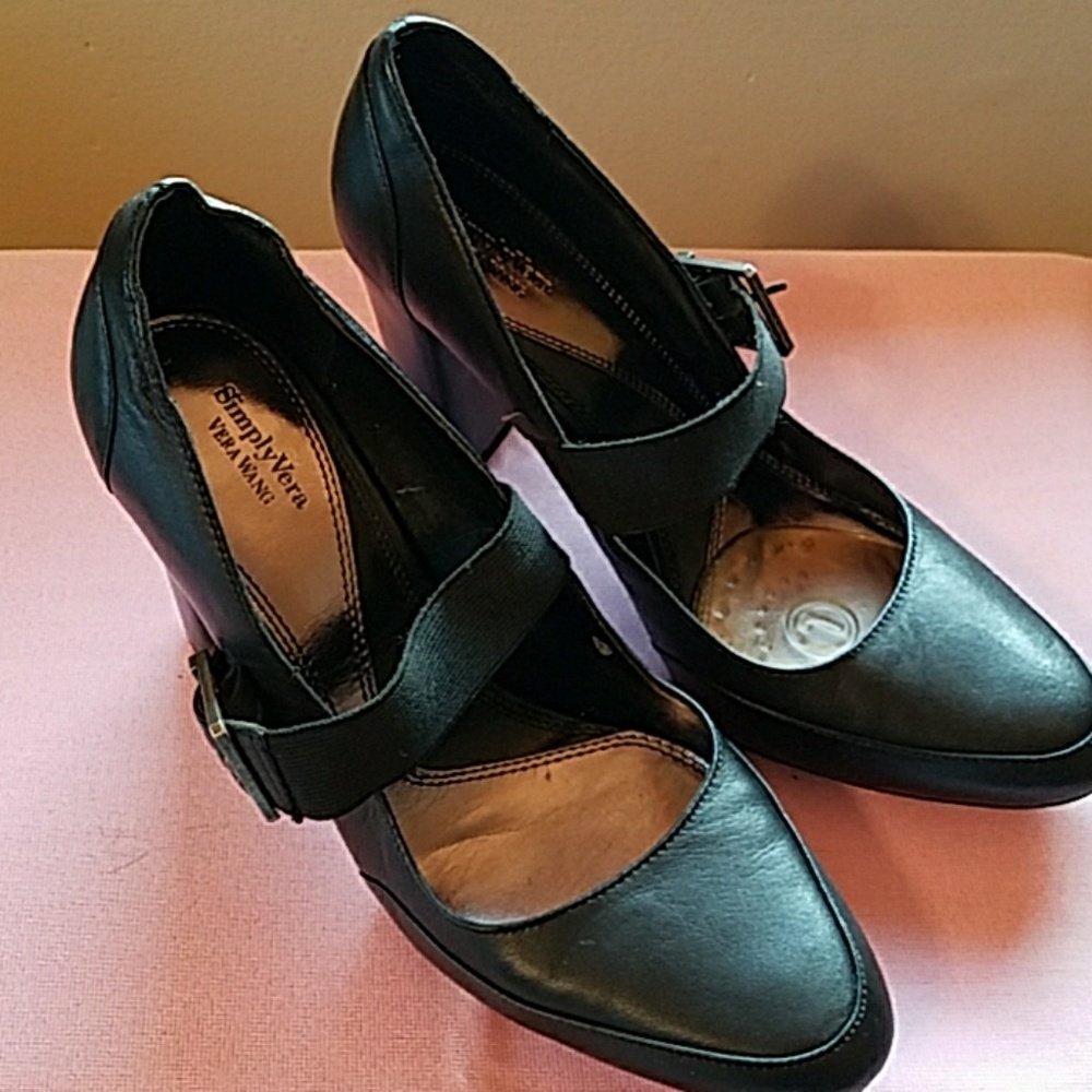 Ladies Blk high heels w/buckle 9m